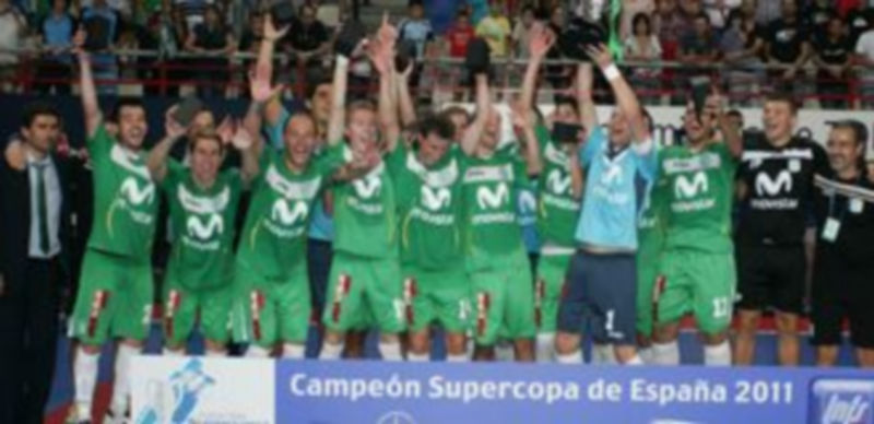 El conjunto del Inter Movistar levantó el primer título de la temporada en Torrejón de Ardoz. / Lnfs