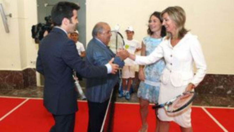 De izquierda a derecha