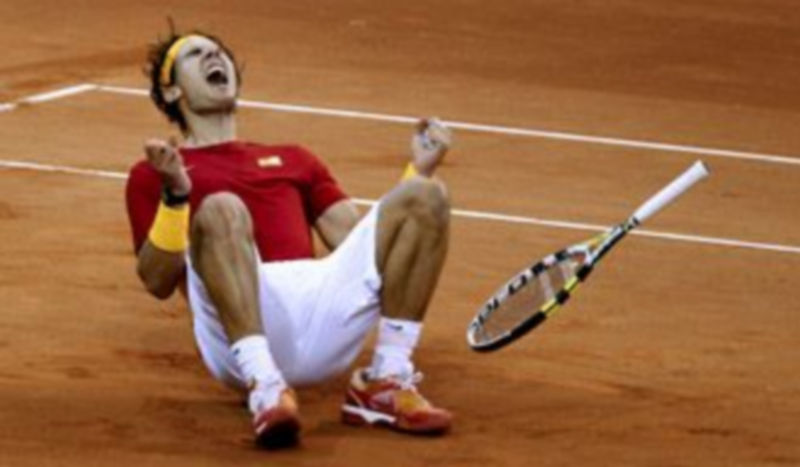 Nadal celebra exultante su victoria ante Del Potro./ EFE