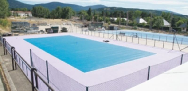 Imagen del montaje de una de las pistas del Open Castilla y León. Al fondo