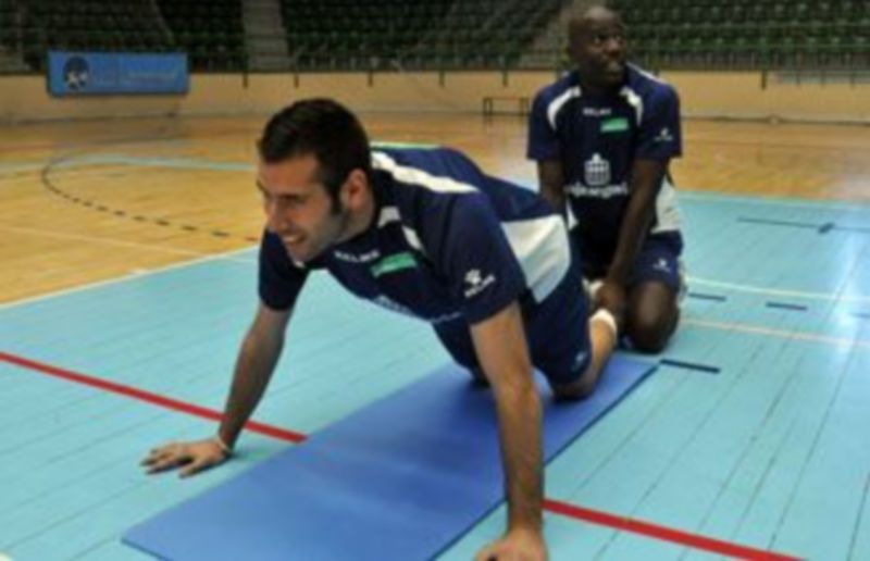 Tobe ayuda a Fabián