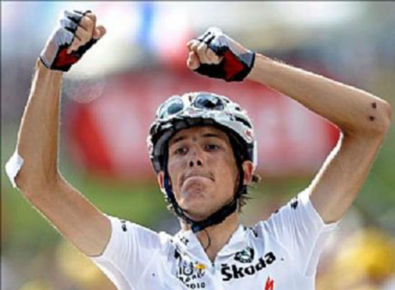 El luxemburgués celebra su triunfo tras una larga etapa. /EFE