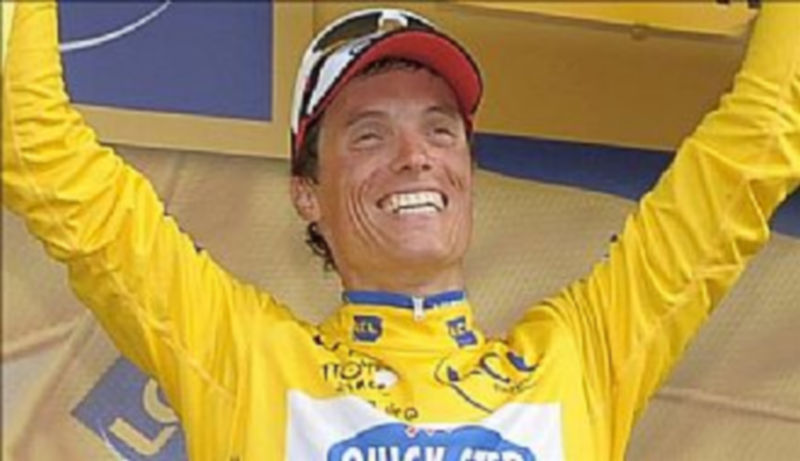 El francés muestra su satisfacción al subir al podio. /EFE