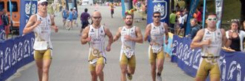 Llegada de los componentes del equipo de Triatlón Segovia 2016 en la Copa del Rey de Triatlón./ El Adelantado