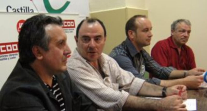 Los representantes sindicales durante la rueda de prensa en la sede de UGT