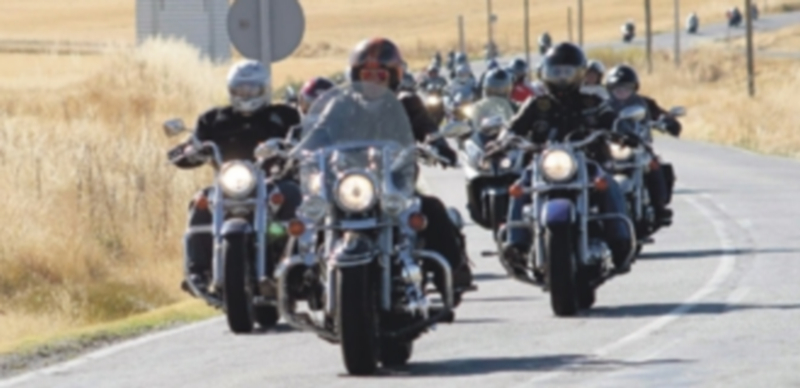 Los amantes de las motos cuentan con una nueva propuesta para conocer los “pueblos bonitos” y los parajes naturales que los unen. / lara mazagatos