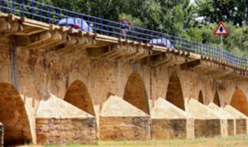 Paso por el puente de Villarente en León