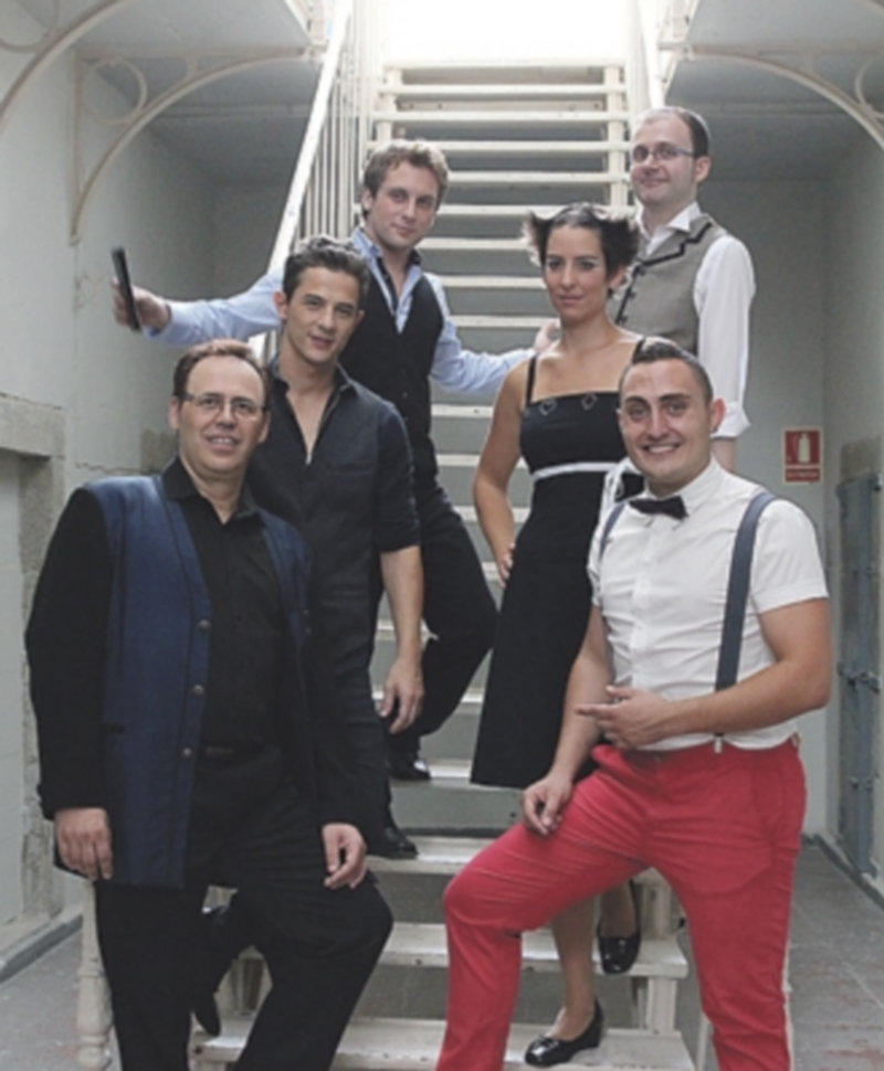 Los magos que durante la jornada hoy deleitarán al público con grandes trucos de magia. / Fran Muñoz