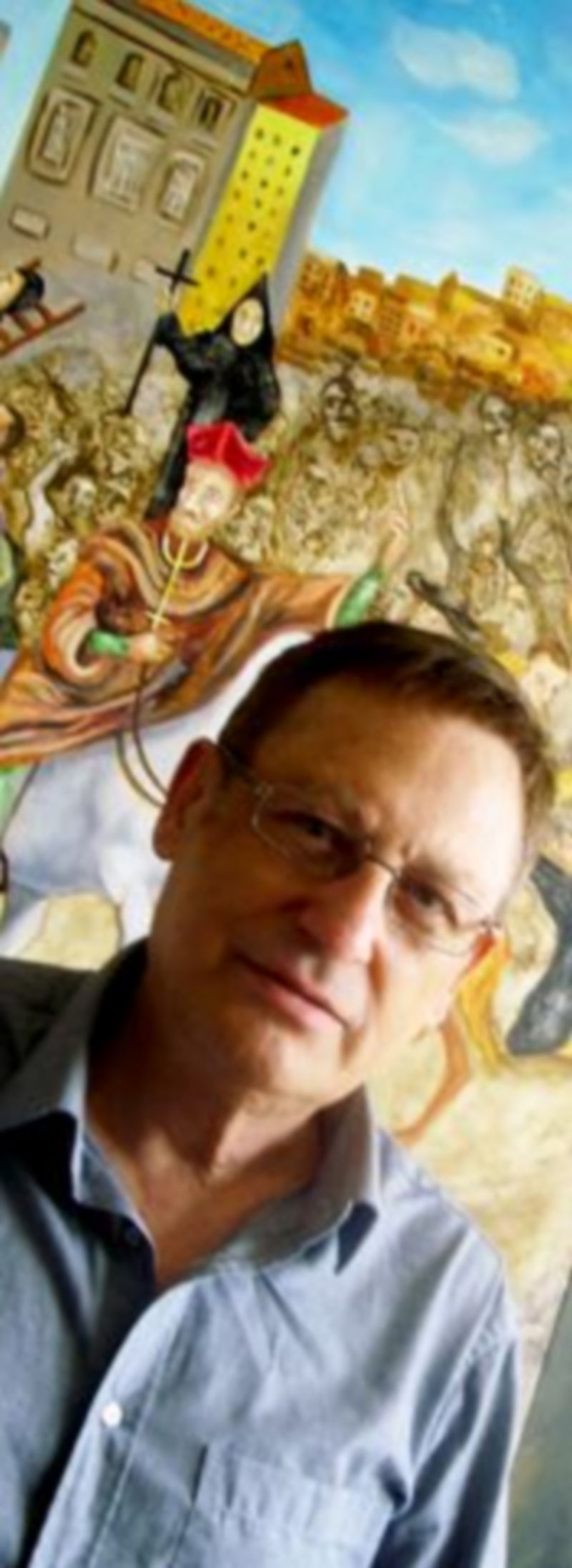 Santiago Trancón en primer plano. Al fondo