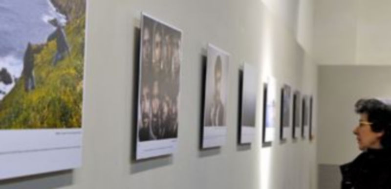 Las colección de fotografías puede verse en La Alhóndiga hasta el 22 de abril. Después continuará su itinerancia por España. / Alberto Benavente