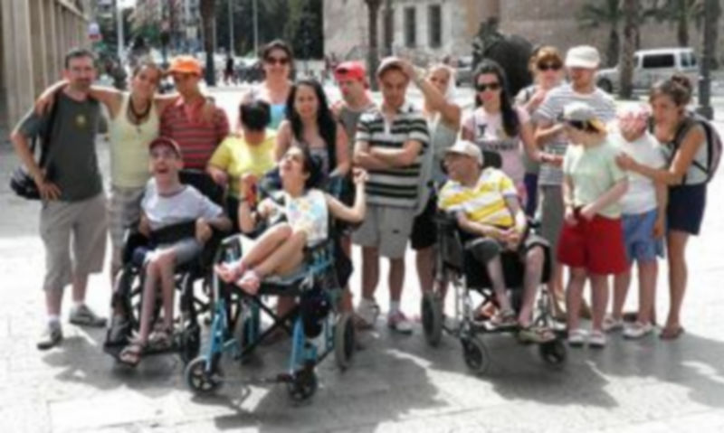El grupo Personas con Grandes Necesidades de Apoyo de APADEFIM durante su visita a la ciudad de Elche el pasado mes de agosto. / El Adelantado
