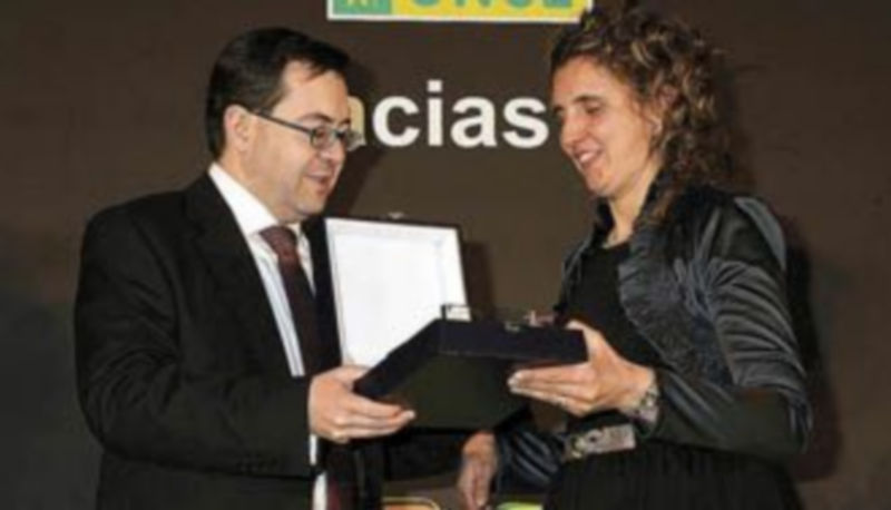 Elena Padrones lleva 16 años dedicados a la venta del cupón en la localidad vallisoletana de Medina del campo. / Ical