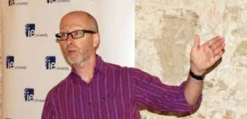 Los demonios de Darwin 1 El científico e investigador británico Simon Smart durante la conferencia ofrecida ayer acerca de la homogeneización de la biosfera en IE Universidad. / EL ADELANTADO