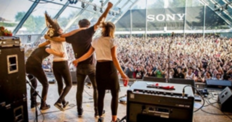 Belako disfruta al máximo del contacto con el público. / E.A.