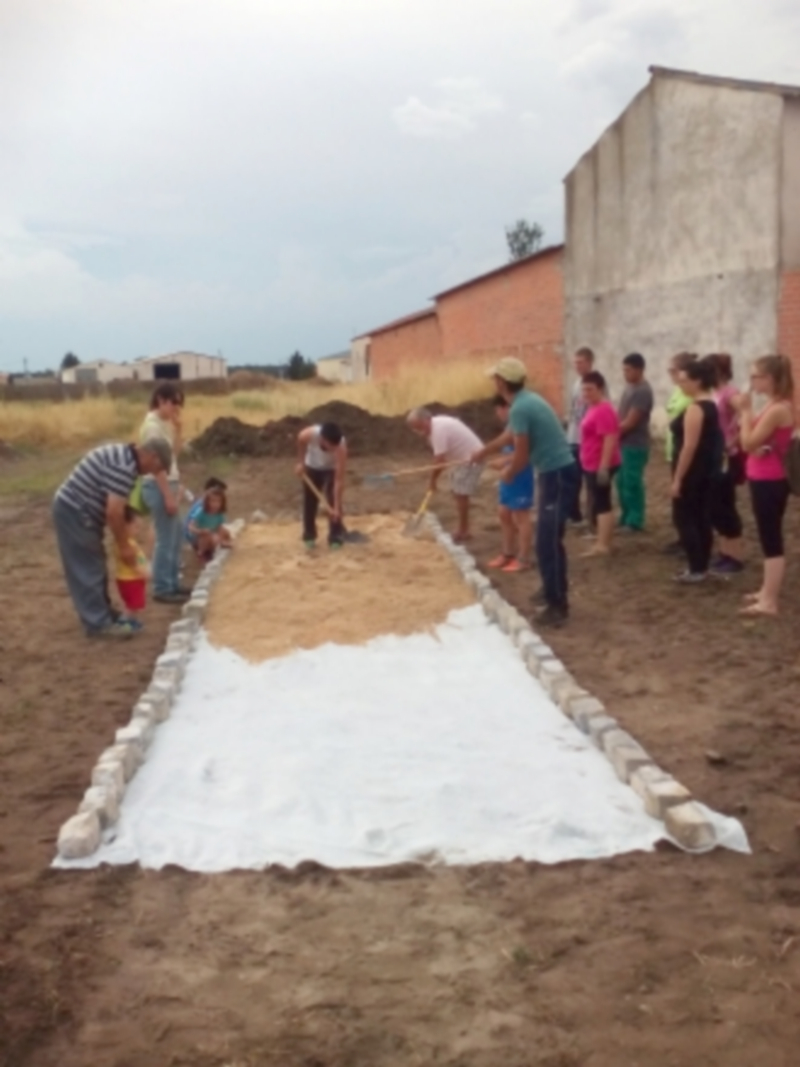 El programa incluye talleres y prácticas en los que conviven los jóvenes con los mayores de las localidades. / El Adelantado