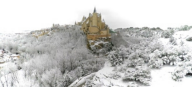 La impresionante proa del Alcázar parece navegar por un mar blanco en una de las fotografías del artista rumano. / Valsan George