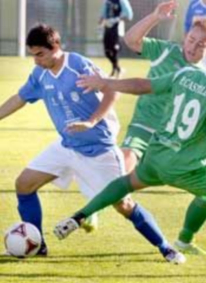 Imagen del encuentro de ida que enfrentó al Unami con La Virgen del Camino en La Albuera. / Juan Martín