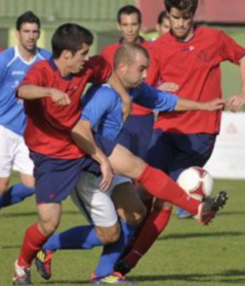 El jugador local Víctor Roldán