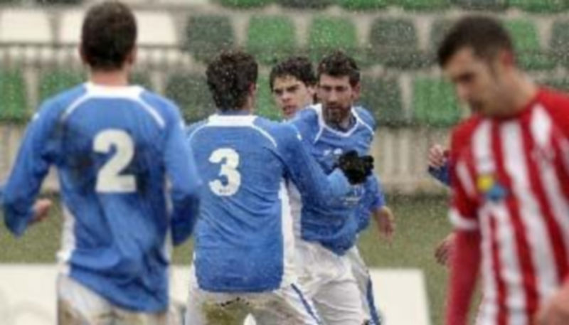 Otero celebra uno de sus dos goles de esta tarde. / JUAN MARTÍN