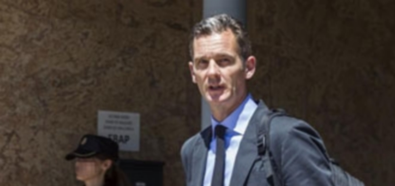 El exduque de Palma Iñaki Urdangarín durante la salida de los juzgados. / EFE