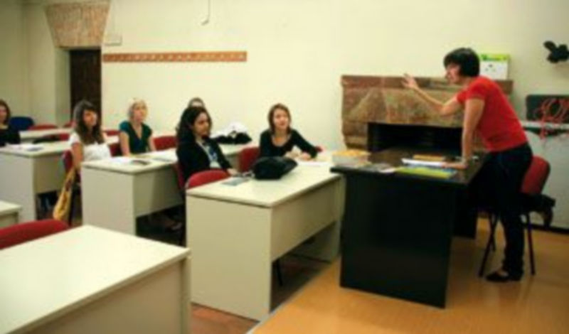 Imagen de archivo del acto de recepción en la Casa de la Tierra a un grupo de alumnos extranjeros. / El Adelantado