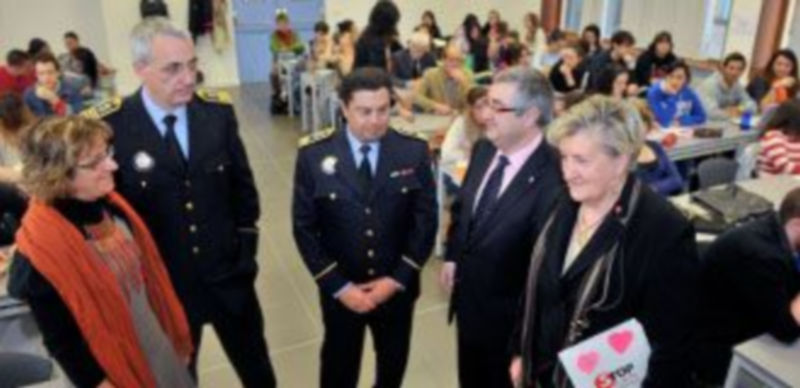 Las autoridades inauguraron la muestra en el Ágora de la UVA.