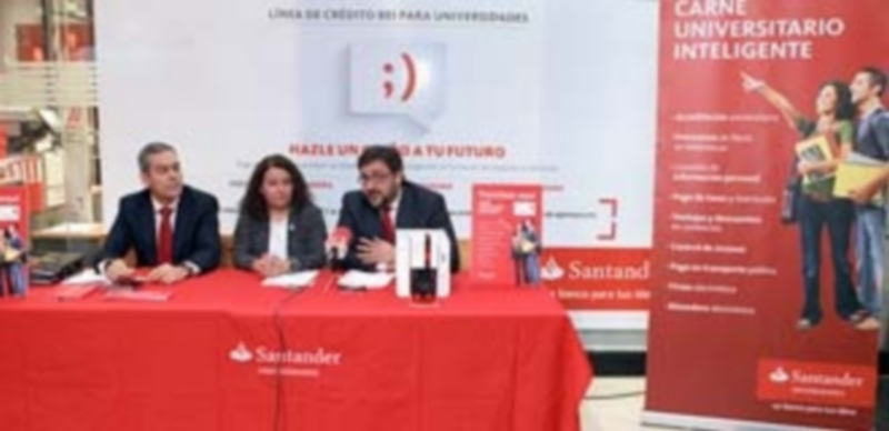 El director de Tarjeta Inteligente y Desarrollo Comercial en España de Santander Universidades y los vicerrectores de Infraestructuras