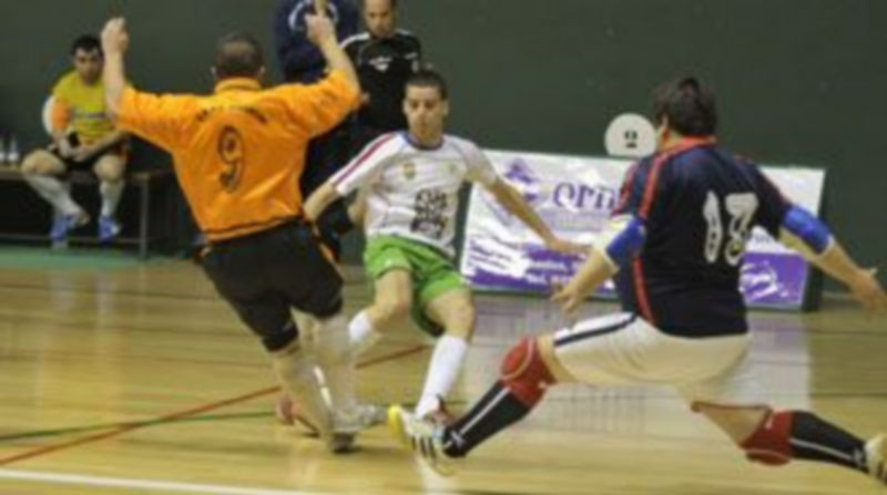 Acción de ataque de un jugador del Valverde del Majano durante un encuentro anterior. / Alberto Benavente