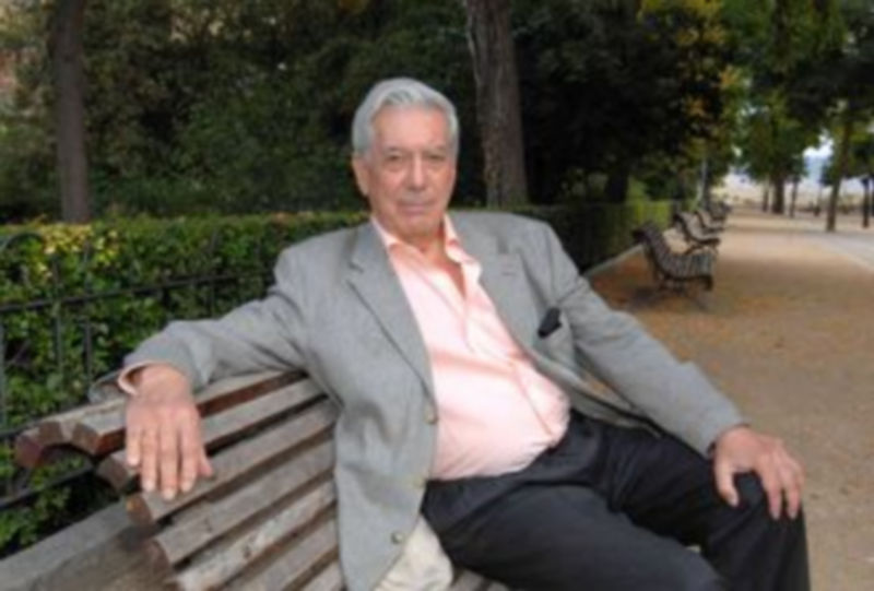 Mario Vargas LLlosa durante la celebración del Hay Festival en Segovia en 2008/ JUAN MARTÍN