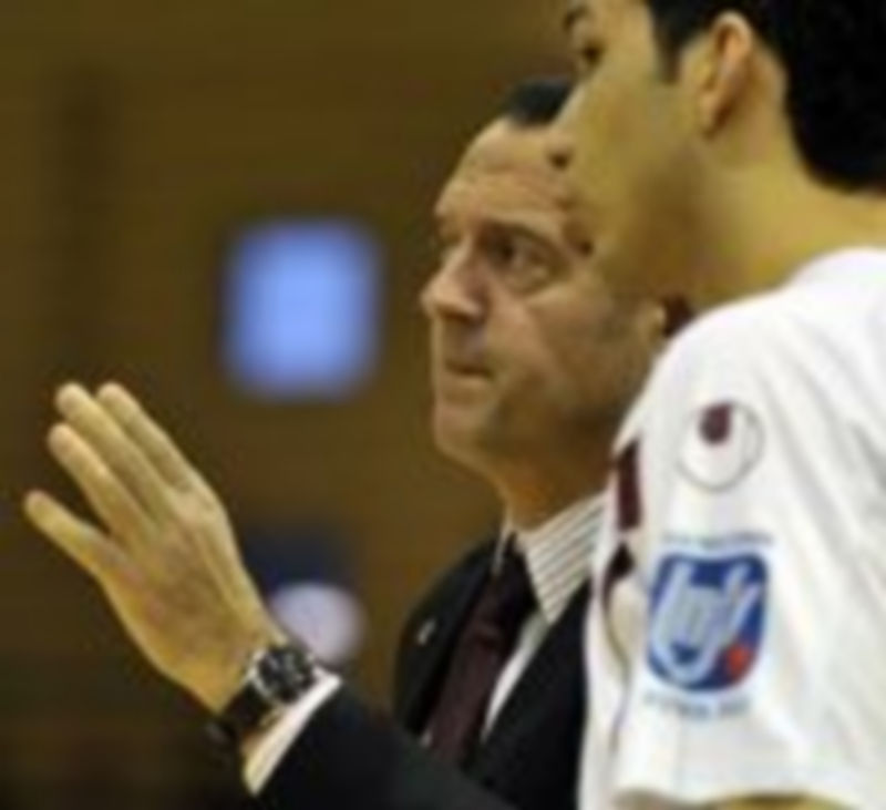 Velasco dialoga con Esquerdinha durante un partido./ Juan Martín