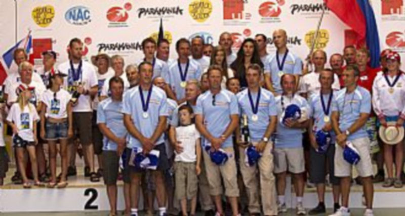 Foto de familia con los medallistas en cada categoría