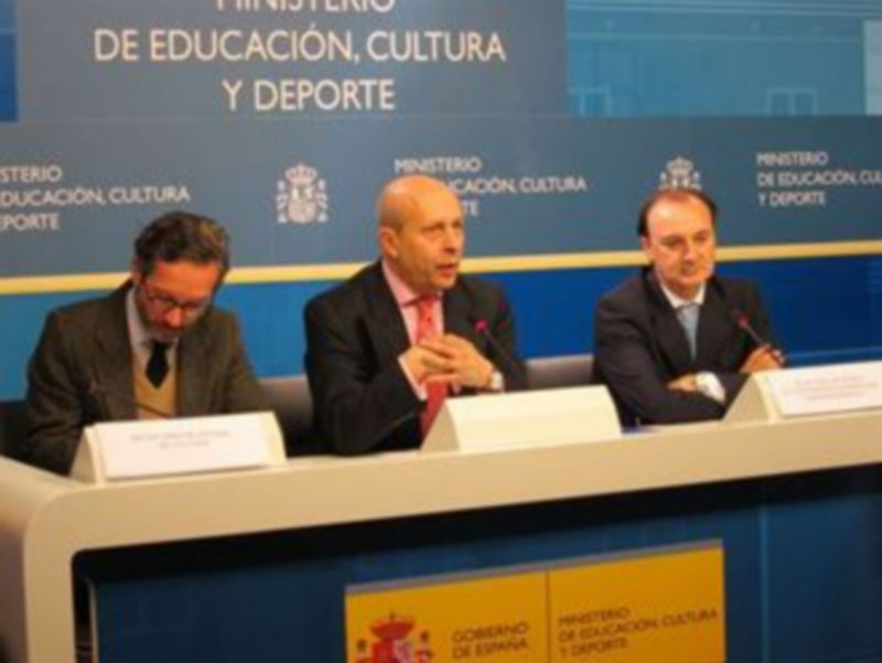 José Ignacio Wert (centro) durante la rueda de prensa./ EUROPA PRESS