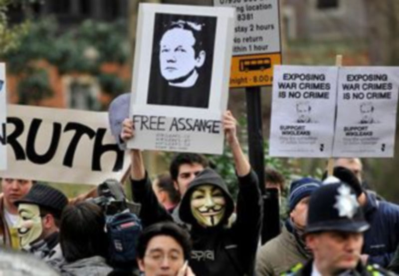 Seguidores del fundador de WikiLeaks