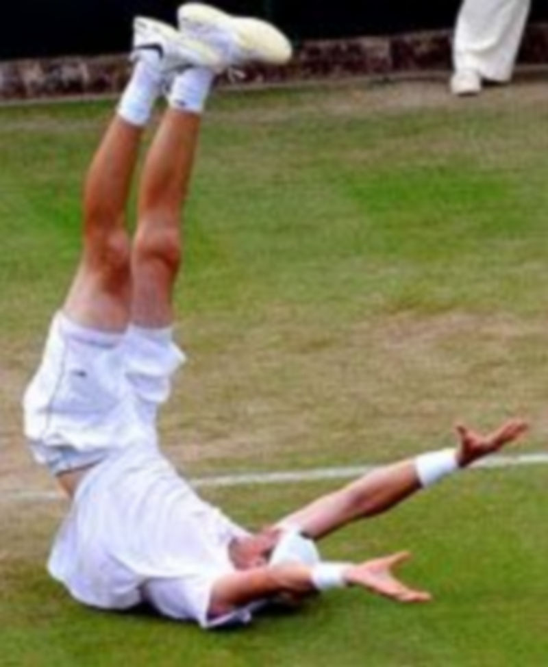 El estadounidense John Isner celebra tras vencer al francés Nicolás Mahut y convertirse en el ganador del partido más largo de la historia del tenis./EFE