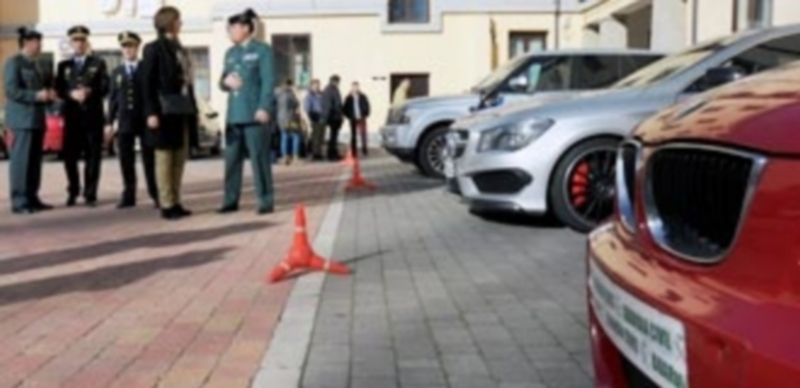 La Guardia Civil desarticula un grupo criminal dedicado al tráfico de drogas en toda España 1 La operación incautó a los detenidos varios vehículos de alta gama./Kamarero