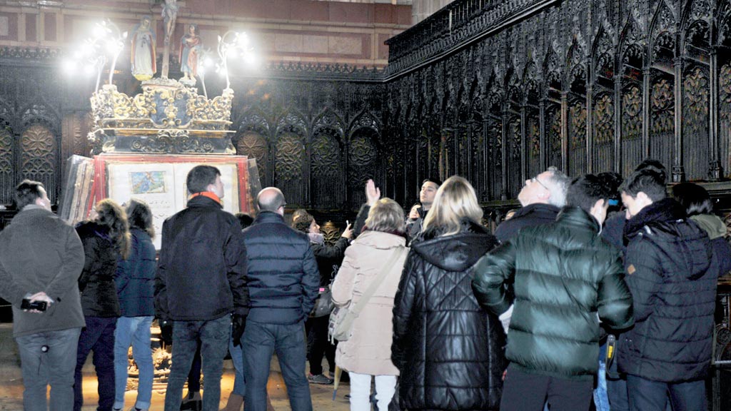 Turistas en la Catedral durante el puente de la Constitución
