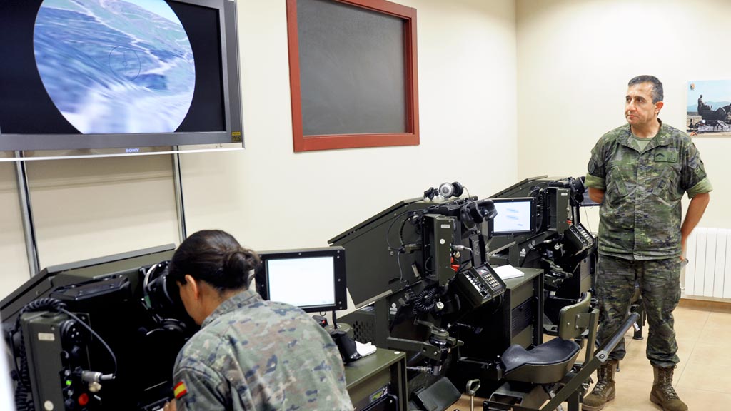 11-1kama_Academia-Artilleria-Dia-FFAA-Visitas-Simulador-Simaca_KAM3981