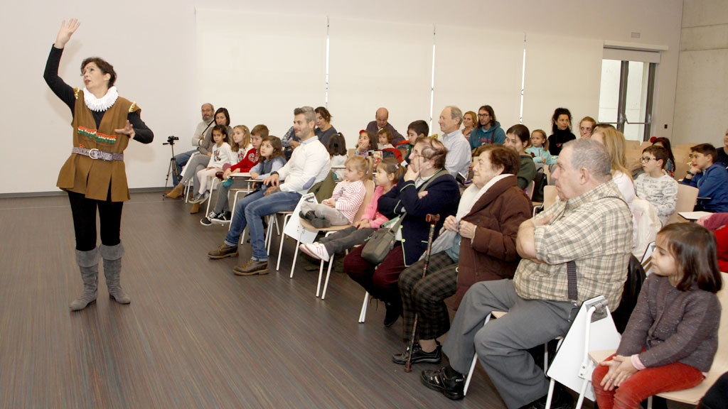 Cuentacuentos, ayer en la Casa de la Lectura, que continuarán esta mañana. / nerea llorente