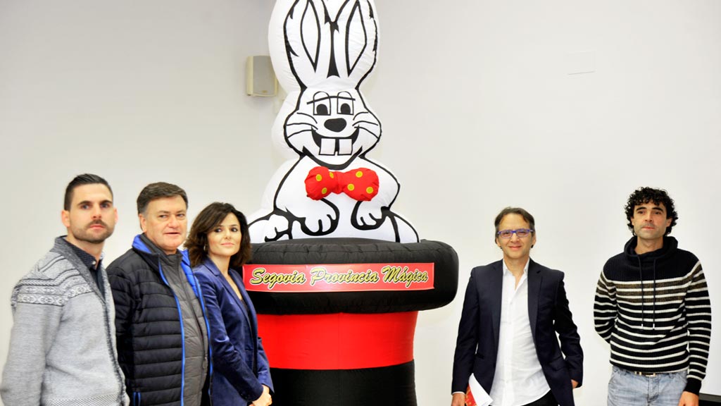 Representantes de la Diputación y los impulsores de la idea.