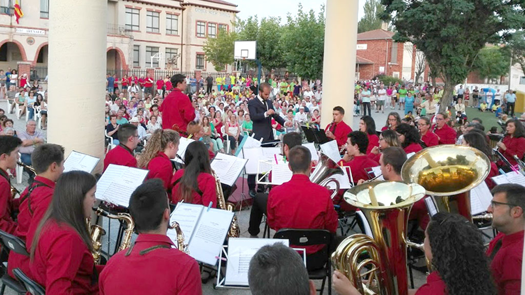 Alfonso Matesanz, dirigiendo a la Banda el pasado verano. / el adelantado