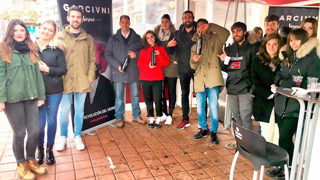 ‘Vermú torero’ el sábado, con Garciani. / el adelantado