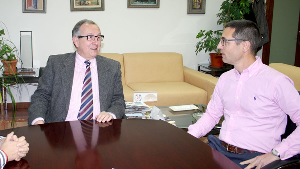 El delegado de la Junta, con el recién nombrado jefe de Inspección. / E. A.