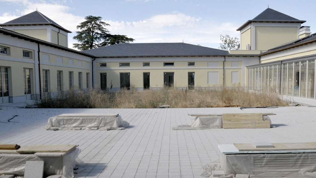 Las obras en el futuro Palacio de La Faisanera se pararon en 2016. / e.a.