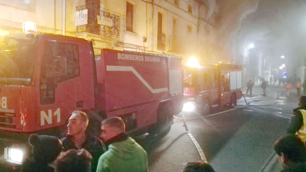 Un incendio causa graves daños en tres viviendas del casco urbano de Fuenterrebollo 1 16_1 Incendio en Fuenterrebollo