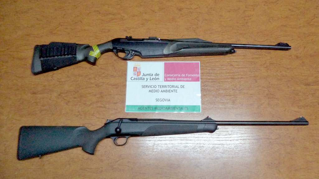 Armas incautadas a los dos cazadores infractores. / el adelantado
