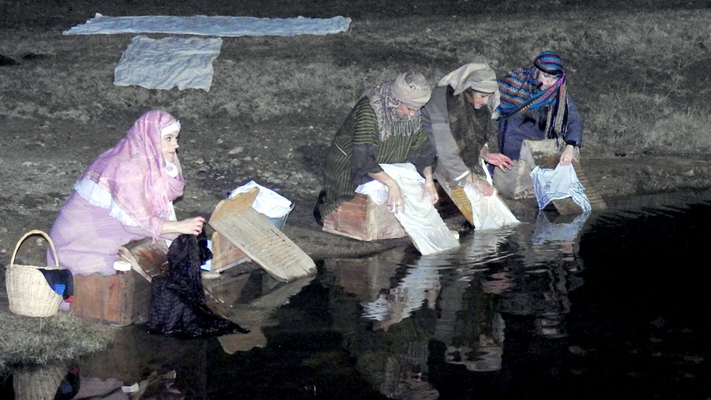 Lavanderas en el belén viviente de Balisa. / G. Herrero