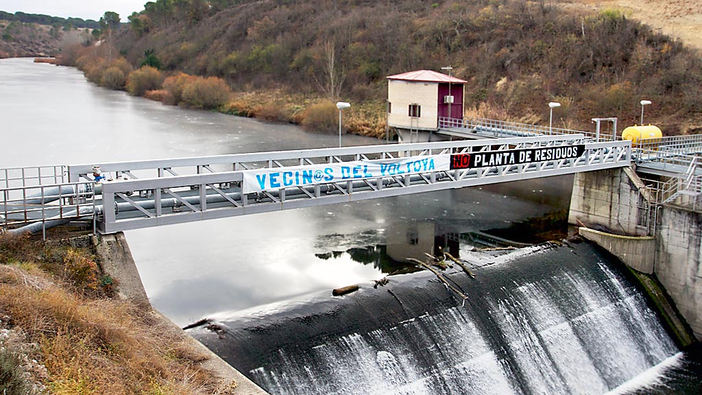 20 2coca azud pancarta aldeanueva