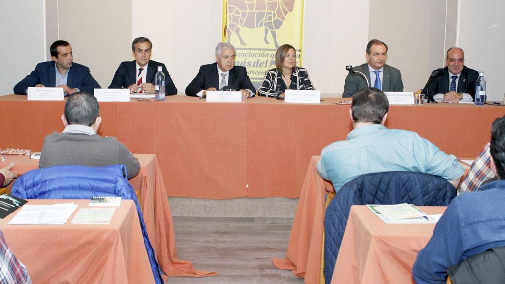 Un momento de la reunión en el hotel Puerta Segovia. / E.A.