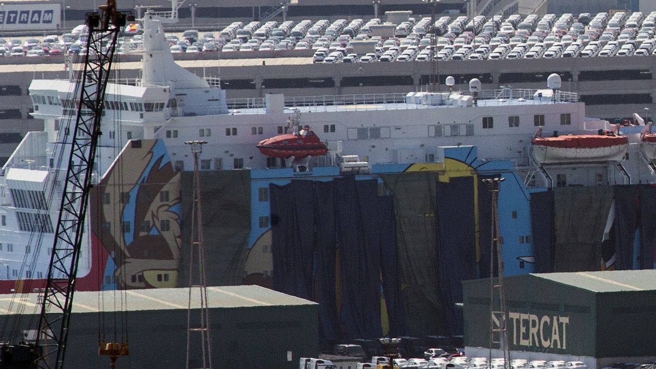 El pasado 16 de diciembre partió desde el Puerto de Barcelona el ferry Moby Dada. / efe