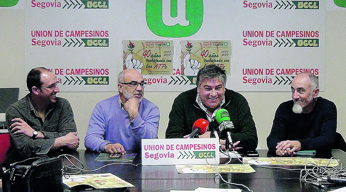 Los responsables de UCCL presentando el Congreso Provincial